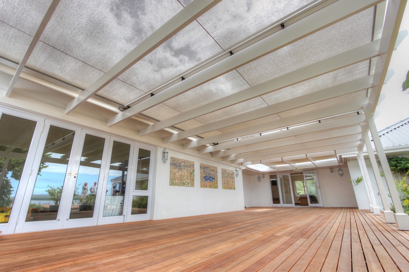 Retractable awning with five percent openness, ensuring solar protection and comfort