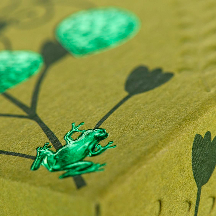 cosmetic-packaging-with-foil-transfer-effect