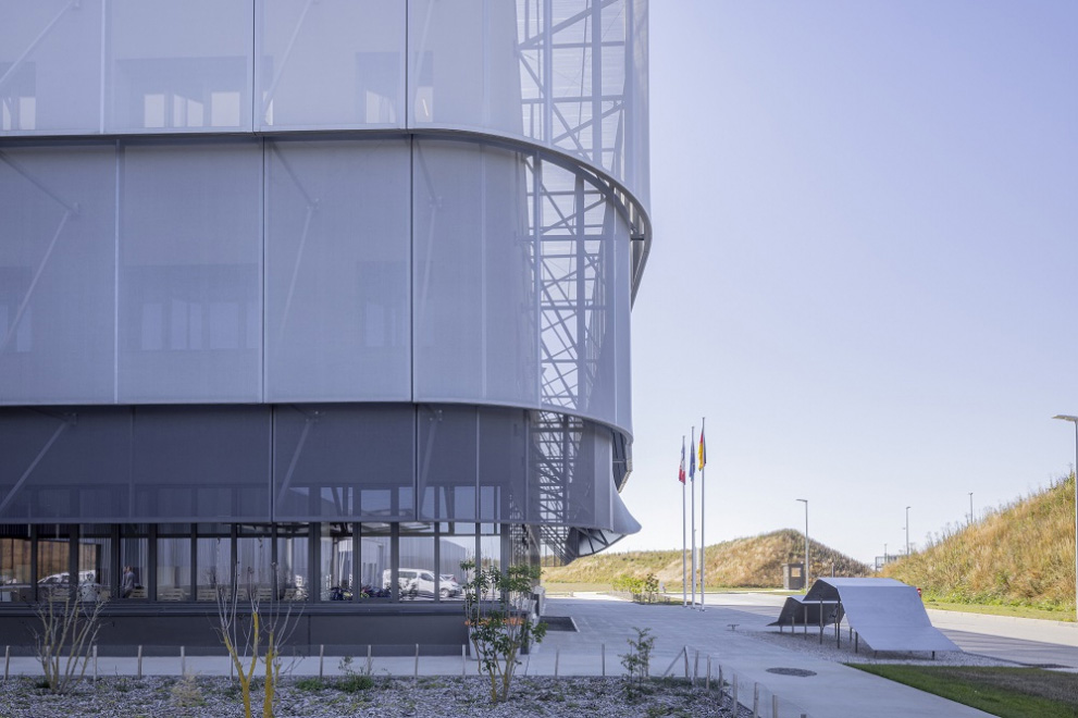 Frontside View 381 is a mesh for textile facades for buildings