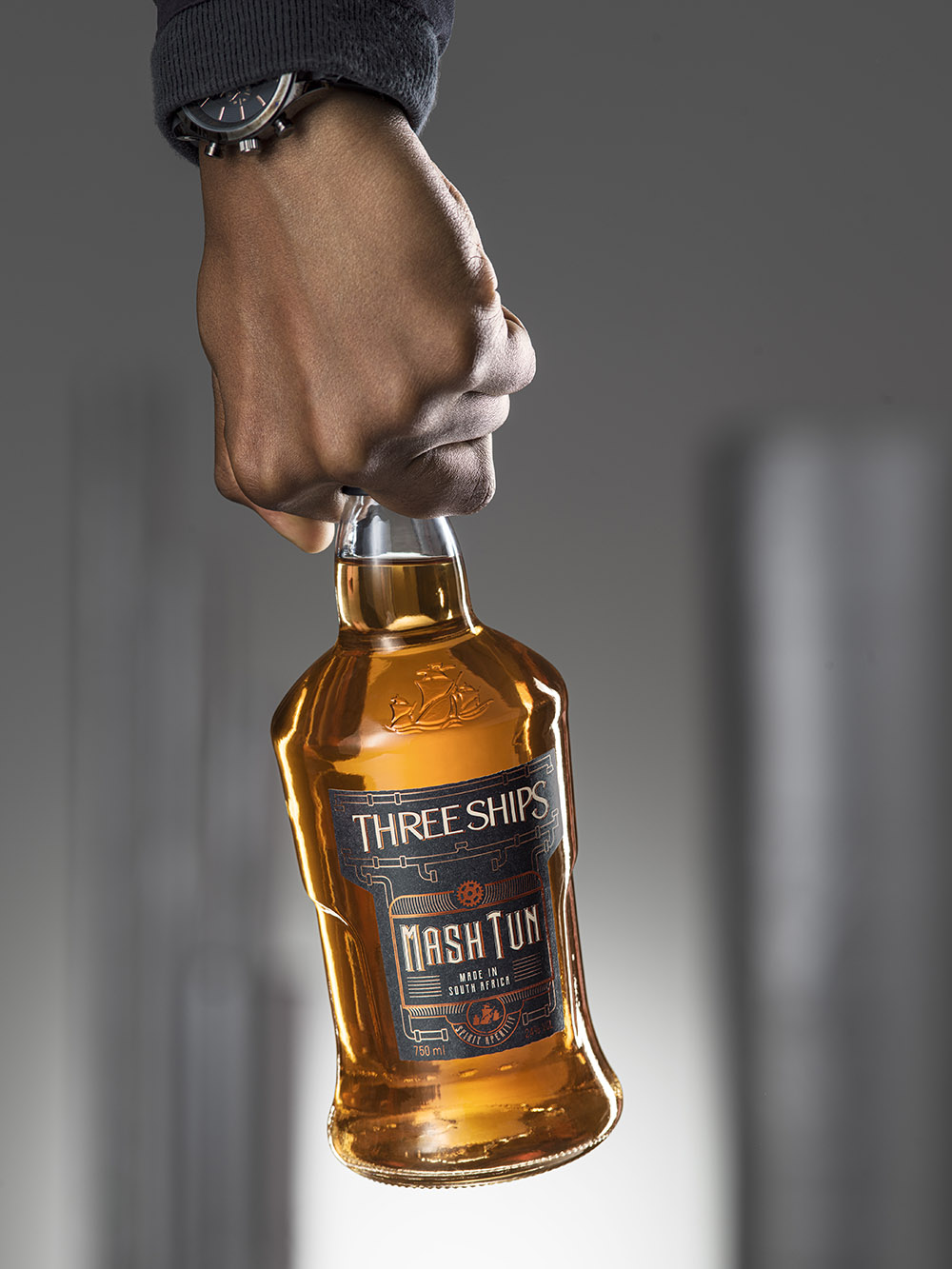 Kurz LUXOR®/ALUFIN® MTS 397 copper foil finishes add to the embellishment of this whisky aperitif label.