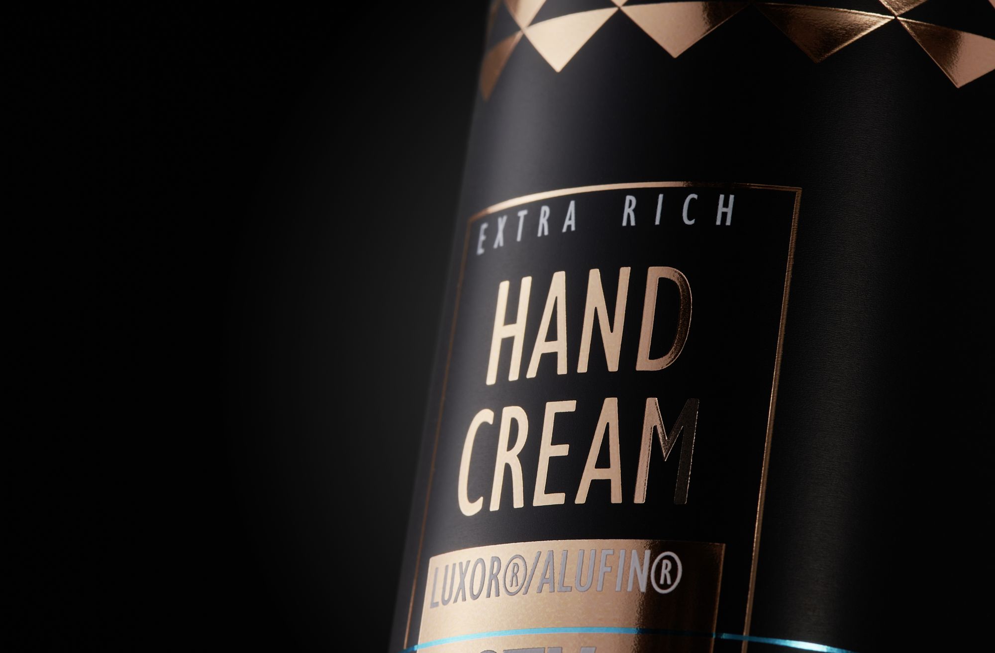 cosmetic-packaging-hot-stamping-effects Enhancing cosmetic packaging with stamping technology